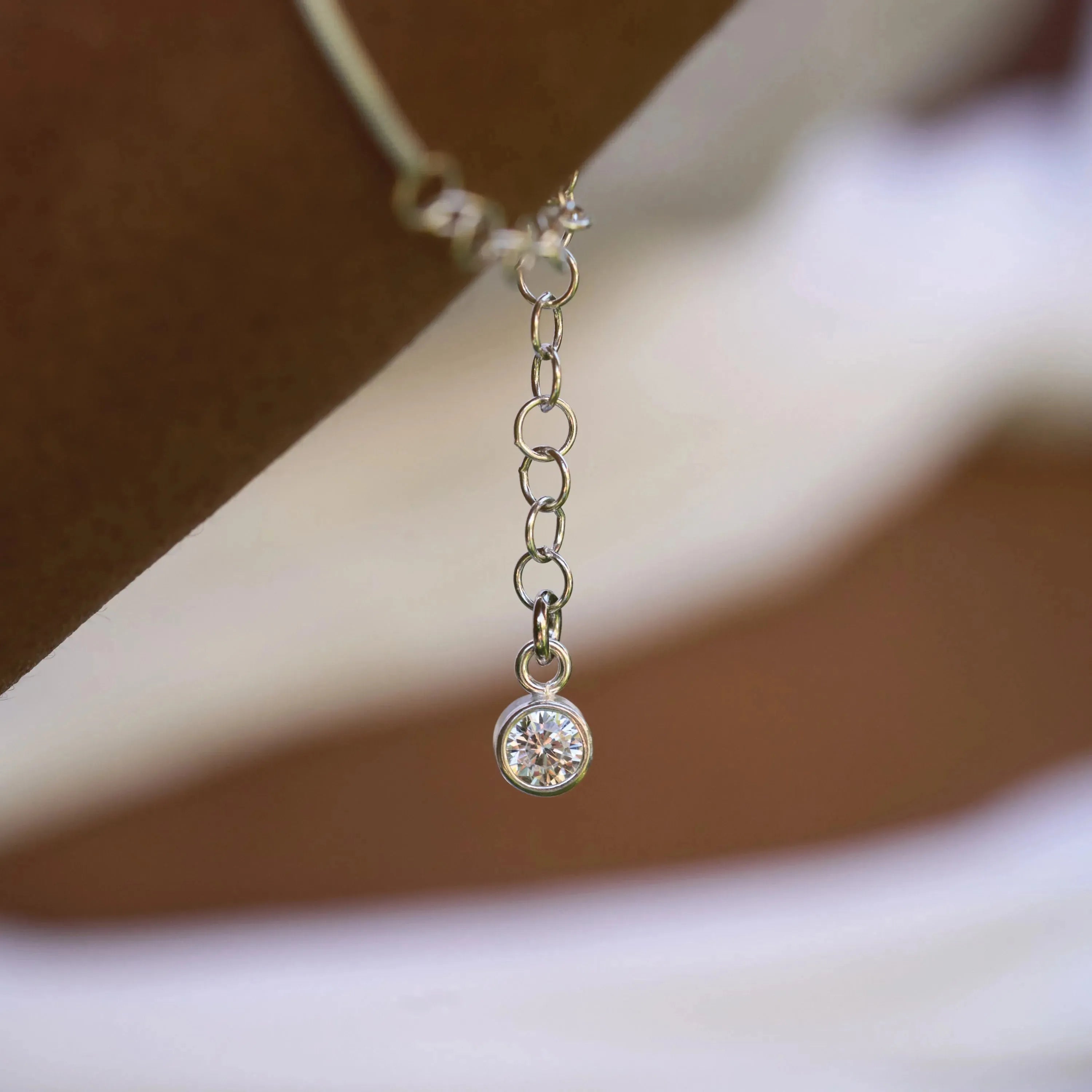 Bracelets personnalisés en argent sterling avec pierre de naissance en forme de fleur | Violette hurlante®